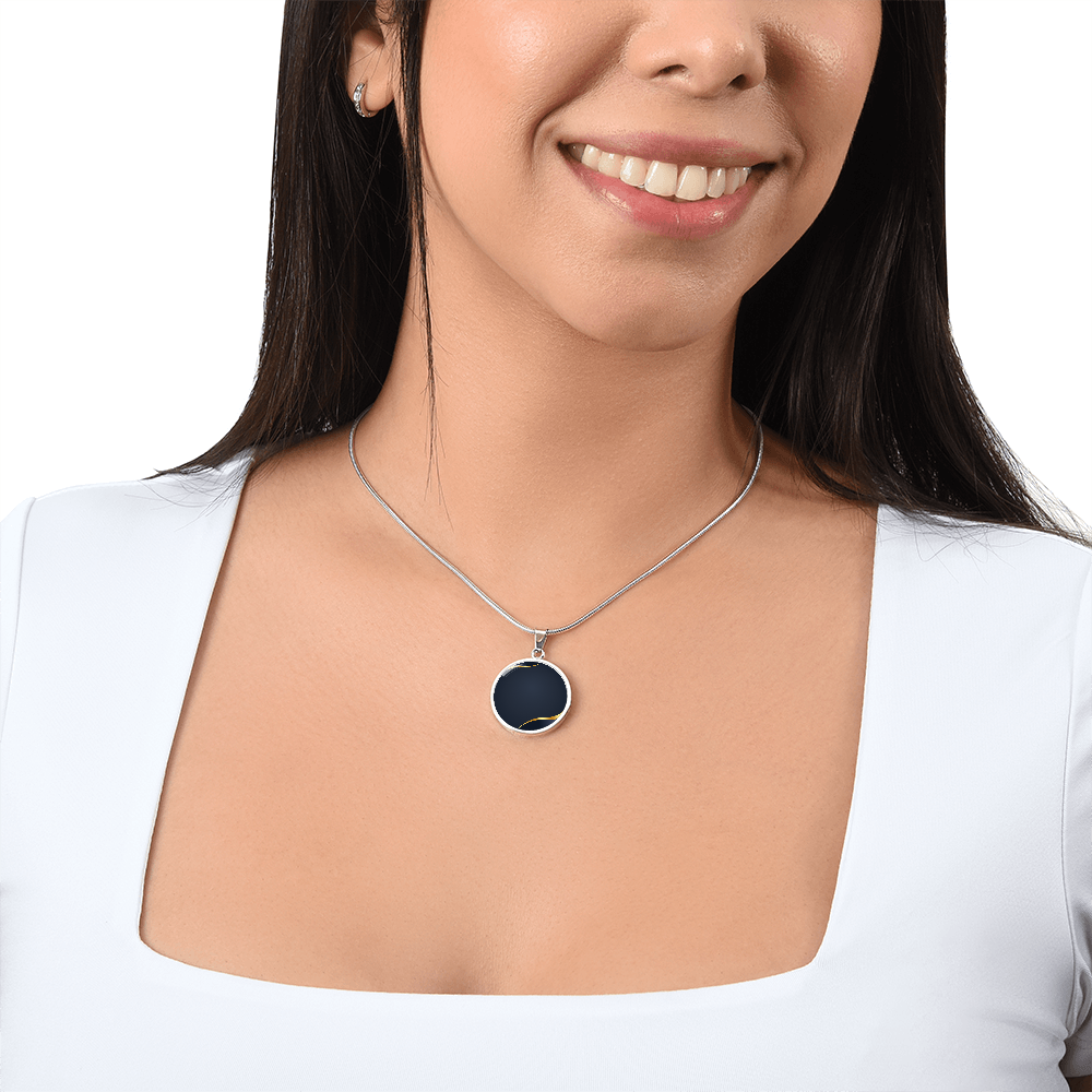 luxury graphig circle necklace