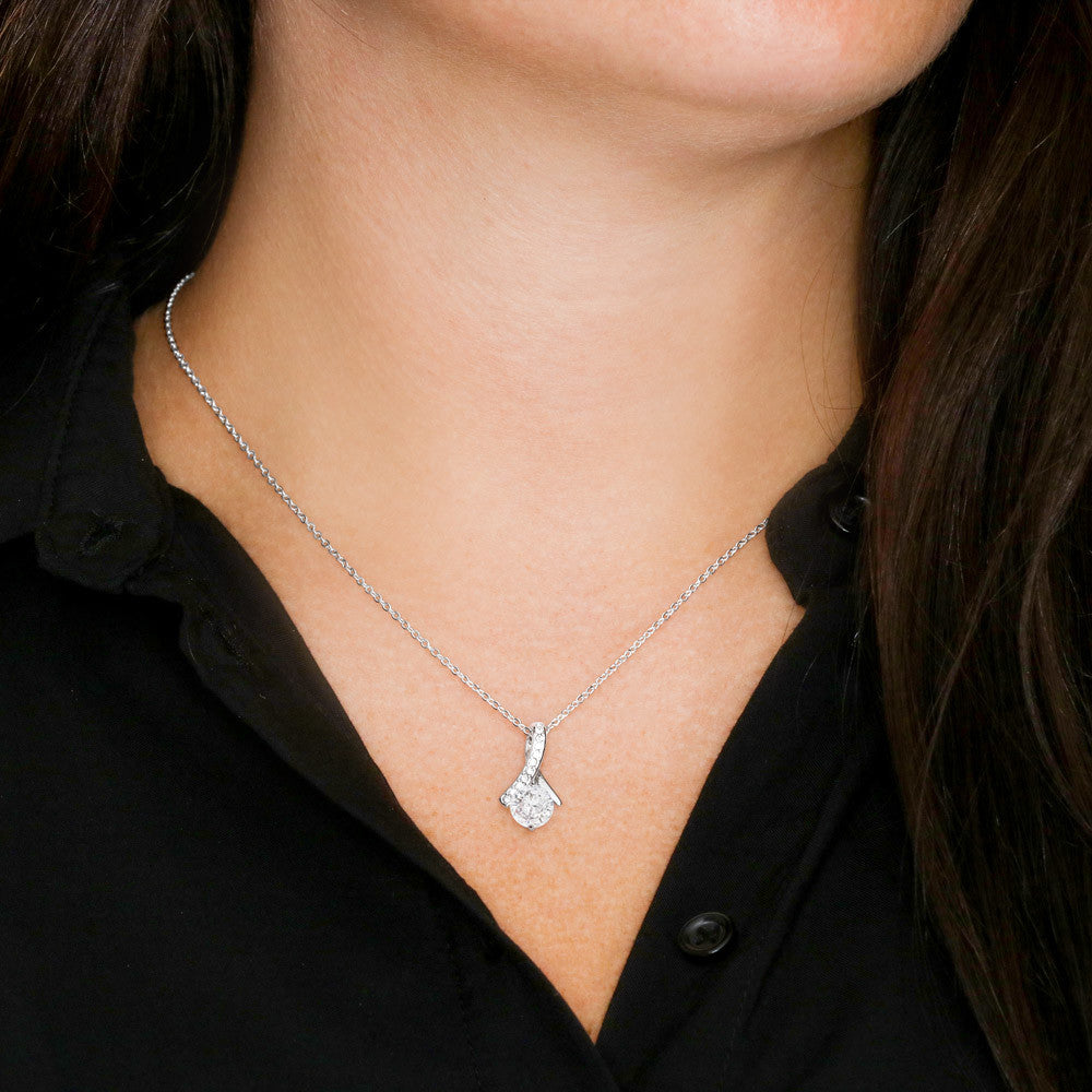 alluring beauty necklace